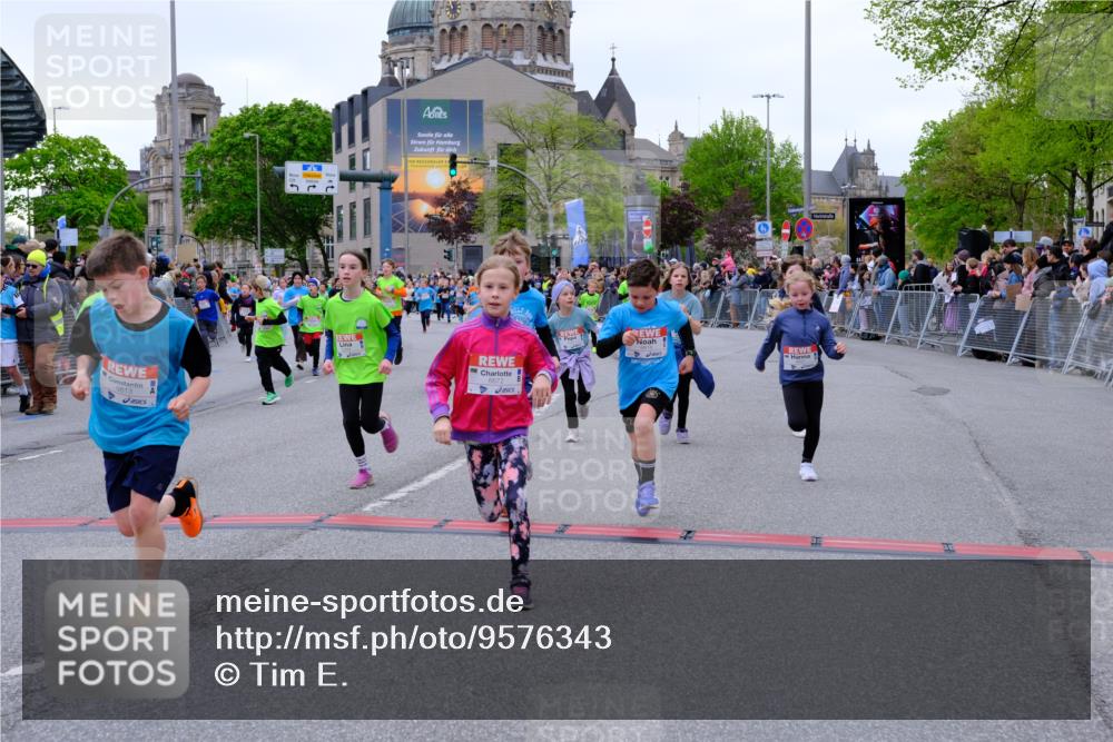 25.04.2026 - Das Zehntel Tim E. http://msf.ph/oto/9576343 25.04.2026 10:56:29 Ziel 3995, 5003, 5258, 5264, 5267, 5277, 5284, 5305, 5469, 5557, 5559, 5671, 5813, 5828, 6157, 6230, 6360, 6416, 6665, 6672, 6675, 6697, 6755, 6816, 6818, 7052, 7120, 7211, 7316, 7405, 7429, 7522, 7527, 7574, 8045 meine-sportfotos.de