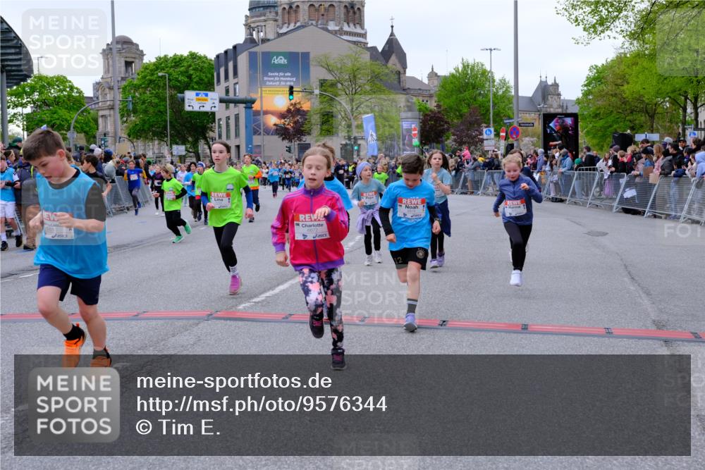 25.04.2026 - Das Zehntel Tim E. http://msf.ph/oto/9576344 25.04.2026 10:56:29 Ziel 3995, 5003, 5258, 5264, 5267, 5277, 5284, 5305, 5469, 5557, 5559, 5671, 5813, 5828, 6157, 6230, 6360, 6416, 6665, 6672, 6675, 6697, 6755, 6816, 6818, 7052, 7120, 7211, 7316, 7405, 7429, 7522, 7527, 7574, 8045 meine-sportfotos.de