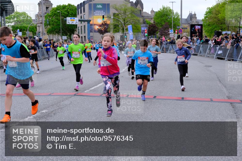 25.04.2026 - Das Zehntel Tim E. http://msf.ph/oto/9576345 25.04.2026 10:56:29 Ziel 3995, 5003, 5258, 5264, 5267, 5277, 5284, 5305, 5469, 5557, 5559, 5671, 5813, 5828, 6157, 6230, 6360, 6416, 6665, 6672, 6675, 6697, 6755, 6816, 6818, 7052, 7120, 7211, 7316, 7405, 7429, 7522, 7527, 7574, 8045 meine-sportfotos.de
