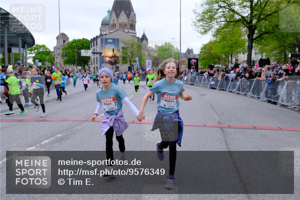 25.04.2026 - Das Zehntel Tim E. http://msf.ph/oto/9576349 25.04.2026 10:56:32 Ziel 3995, 5000, 5003, 5258, 5264, 5267, 5277, 5284, 5305, 5469, 5557, 5559, 5567, 5571, 5671, 5708, 5773, 5813, 5836, 6157, 6230, 6360, 6403, 6665, 6672, 6675, 6697, 6716, 6755, 6756, 6816, 6818, 6916, 7027, 7120, 7211, 7405, 7429, 7522, 7527, 8013, 8043, 8045 meine-sportfotos.de
