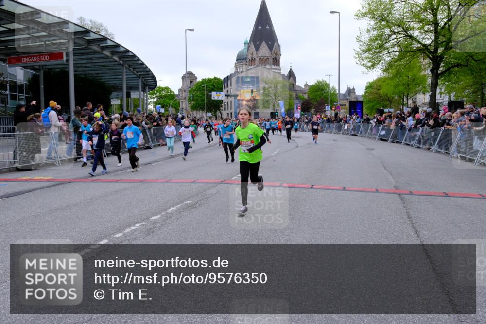 25.04.2026 - Das Zehntel Tim E. http://msf.ph/oto/9576350 25.04.2026 10:56:34 Ziel 3995, 5000, 5258, 5264, 5267, 5277, 5284, 5305, 5557, 5559, 5567, 5571, 5657, 5708, 5773, 5813, 5836, 6187, 6207, 6360, 6403, 6477, 6482, 6665, 6672, 6697, 6716, 6755, 6756, 6816, 6818, 6916, 7027, 7120, 7522, 7527, 7665, 8013, 8043, 8045 meine-sportfotos.de