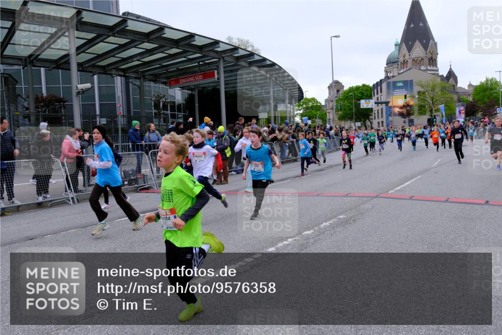 25.04.2026 - Das Zehntel Tim E. http://msf.ph/oto/9576358 25.04.2026 10:56:36 Ziel 3995, 5000, 5258, 5264, 5267, 5277, 5284, 5305, 5557, 5559, 5567, 5571, 5657, 5661, 5708, 5764, 5773, 5836, 5854, 6149, 6187, 6207, 6279, 6403, 6477, 6482, 6502, 6628, 6645, 6665, 6672, 6697, 6716, 6755, 6756, 6816, 6818, 6916, 7027, 7120, 7522, 7527, 7665, 7802, 8013, 8043, 8045 meine-sportfotos.de