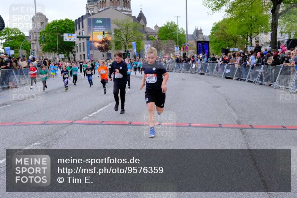 25.04.2026 - Das Zehntel Tim E. http://msf.ph/oto/9576359 25.04.2026 10:56:37 Ziel 3995, 5000, 5258, 5264, 5267, 5277, 5284, 5305, 5567, 5571, 5657, 5661, 5708, 5764, 5773, 5836, 5854, 6149, 6187, 6207, 6279, 6403, 6477, 6482, 6502, 6628, 6645, 6697, 6716, 6755, 6756, 6873, 6916, 7027, 7120, 7522, 7527, 7665, 7802, 8013, 8043, 8045 meine-sportfotos.de