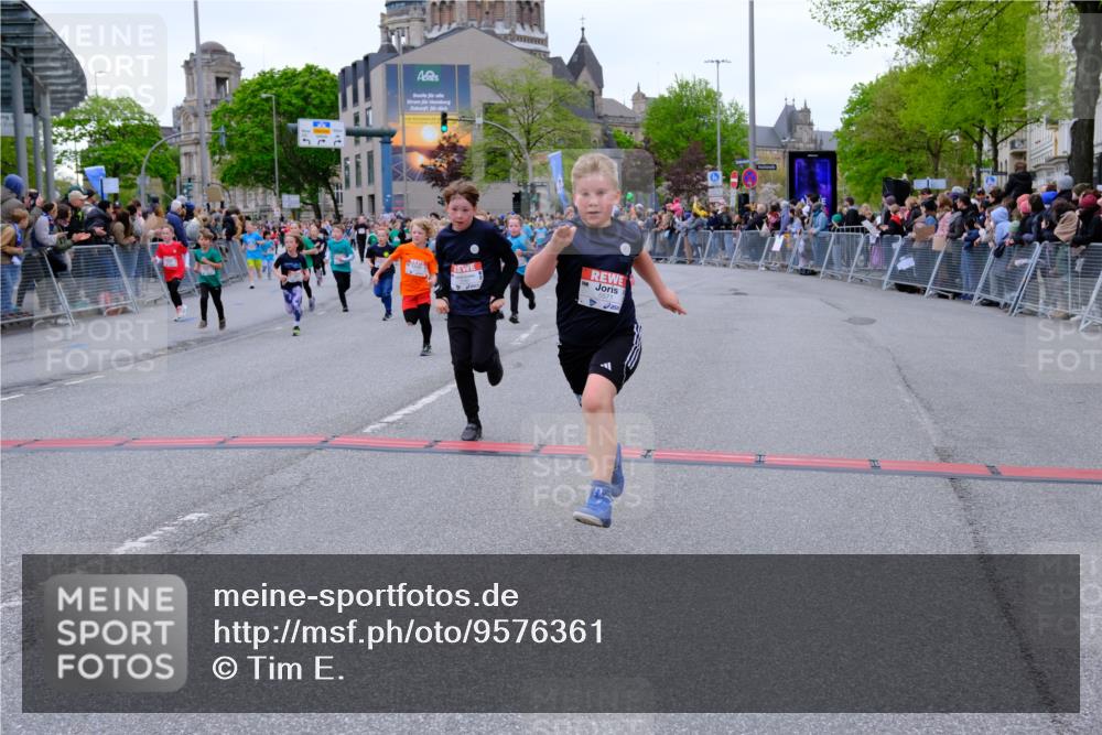 25.04.2026 - Das Zehntel Tim E. http://msf.ph/oto/9576361 25.04.2026 10:56:37 Ziel 3995, 5000, 5258, 5264, 5267, 5277, 5284, 5305, 5567, 5571, 5657, 5661, 5708, 5764, 5773, 5836, 5854, 6149, 6187, 6207, 6279, 6403, 6477, 6482, 6502, 6628, 6645, 6697, 6716, 6755, 6756, 6873, 6916, 7027, 7120, 7522, 7527, 7665, 7802, 8013, 8043, 8045 meine-sportfotos.de