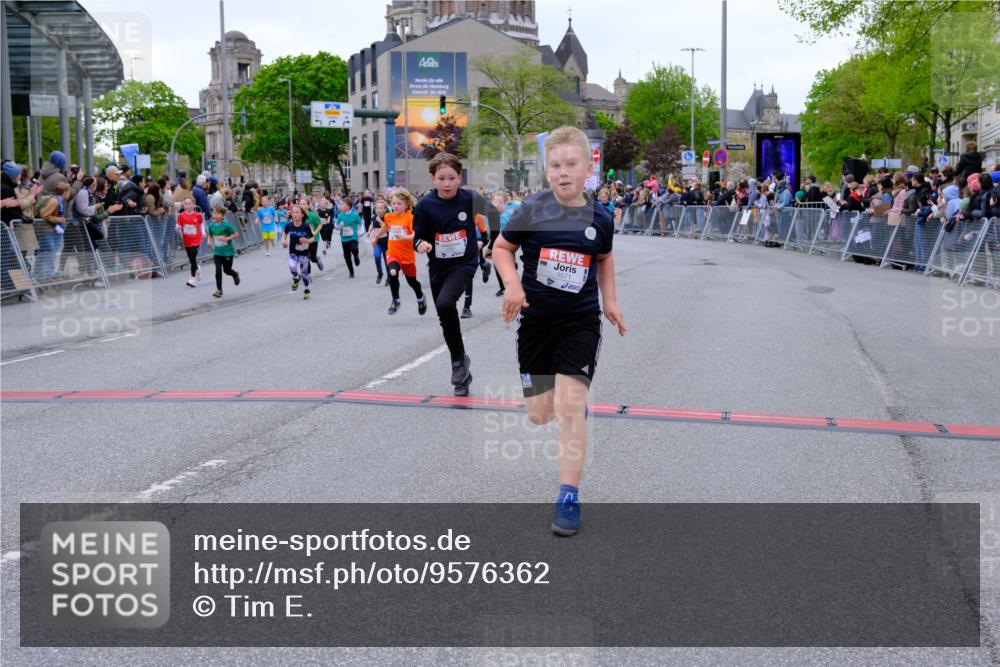 25.04.2026 - Das Zehntel Tim E. http://msf.ph/oto/9576362 25.04.2026 10:56:38 Ziel 3995, 5000, 5258, 5264, 5267, 5277, 5567, 5571, 5657, 5661, 5708, 5709, 5764, 5773, 5836, 5854, 5855, 5856, 6149, 6187, 6207, 6279, 6403, 6477, 6482, 6502, 6628, 6644, 6645, 6652, 6716, 6755, 6756, 6873, 6916, 7027, 7125, 7522, 7665, 7802, 8013, 8043, 8045 meine-sportfotos.de