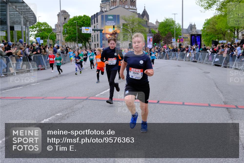 25.04.2026 - Das Zehntel Tim E. http://msf.ph/oto/9576363 25.04.2026 10:56:38 Ziel 3995, 5000, 5258, 5264, 5267, 5277, 5567, 5571, 5657, 5661, 5708, 5709, 5764, 5773, 5836, 5854, 5855, 5856, 6149, 6187, 6207, 6279, 6403, 6477, 6482, 6502, 6628, 6644, 6645, 6652, 6716, 6755, 6756, 6873, 6916, 7027, 7125, 7522, 7665, 7802, 8013, 8043, 8045 meine-sportfotos.de