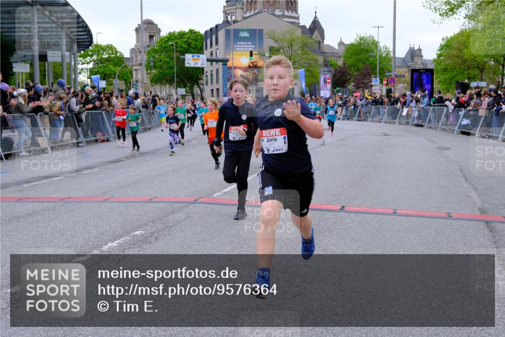 25.04.2026 - Das Zehntel Tim E. http://msf.ph/oto/9576364 25.04.2026 10:56:38 Ziel 3995, 5000, 5258, 5264, 5267, 5277, 5567, 5571, 5657, 5661, 5708, 5709, 5764, 5773, 5836, 5854, 5855, 5856, 6149, 6187, 6207, 6279, 6403, 6477, 6482, 6502, 6628, 6644, 6645, 6652, 6716, 6755, 6756, 6873, 6916, 7027, 7125, 7522, 7665, 7802, 8013, 8043, 8045 meine-sportfotos.de