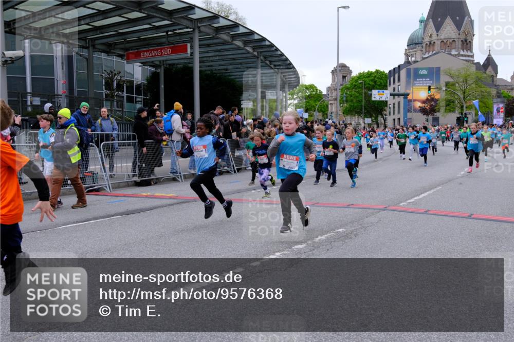 25.04.2026 - Das Zehntel Tim E. http://msf.ph/oto/9576368 25.04.2026 10:56:40 Ziel 5000, 5258, 5264, 5267, 5531, 5567, 5571, 5657, 5661, 5708, 5709, 5764, 5773, 5836, 5854, 5855, 5856, 5929, 6149, 6187, 6207, 6279, 6403, 6477, 6482, 6502, 6628, 6637, 6644, 6645, 6652, 6655, 6716, 6756, 6859, 6873, 6916, 6996, 7027, 7125, 7141, 7576, 7665, 7802, 8013, 8043, 8045 meine-sportfotos.de