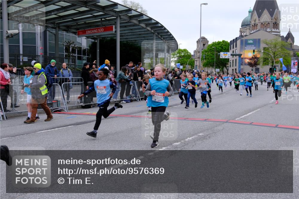 25.04.2026 - Das Zehntel Tim E. http://msf.ph/oto/9576369 25.04.2026 10:56:40 Ziel 5000, 5258, 5264, 5267, 5531, 5567, 5571, 5657, 5661, 5708, 5709, 5764, 5773, 5836, 5854, 5855, 5856, 5929, 6149, 6187, 6207, 6279, 6403, 6477, 6482, 6502, 6628, 6637, 6644, 6645, 6652, 6655, 6716, 6756, 6859, 6873, 6916, 6996, 7027, 7125, 7141, 7576, 7665, 7802, 8013, 8043, 8045 meine-sportfotos.de