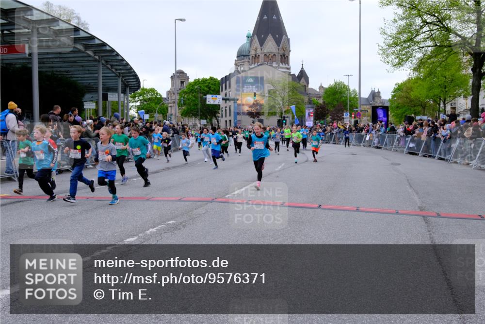 25.04.2026 - Das Zehntel Tim E. http://msf.ph/oto/9576371 25.04.2026 10:56:41 Ziel 5000, 5531, 5567, 5571, 5617, 5657, 5661, 5708, 5709, 5746, 5749, 5764, 5773, 5836, 5854, 5855, 5856, 5929, 6149, 6187, 6207, 6279, 6403, 6477, 6482, 6502, 6619, 6628, 6637, 6644, 6645, 6652, 6655, 6670, 6716, 6756, 6859, 6873, 6882, 6915, 6916, 6996, 7027, 7125, 7141, 7576, 7665, 7802, 8013, 8043 meine-sportfotos.de