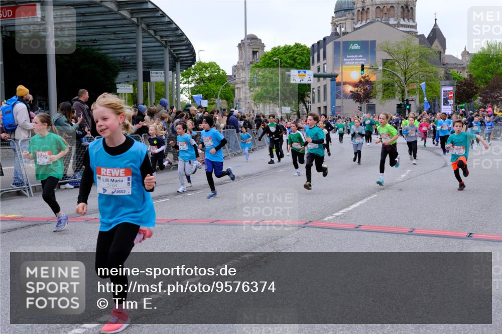 25.04.2026 - Das Zehntel Tim E. http://msf.ph/oto/9576374 25.04.2026 10:56:42 Ziel 5000, 5531, 5567, 5571, 5617, 5657, 5661, 5708, 5709, 5746, 5749, 5764, 5773, 5836, 5854, 5855, 5856, 5929, 6149, 6187, 6207, 6279, 6403, 6477, 6482, 6502, 6619, 6627, 6628, 6637, 6644, 6645, 6652, 6655, 6670, 6716, 6756, 6859, 6873, 6882, 6915, 6916, 6996, 7027, 7125, 7141, 7576, 7665, 7714, 7727, 7802, 7947, 7959, 8013, 8043 meine-sportfotos.de