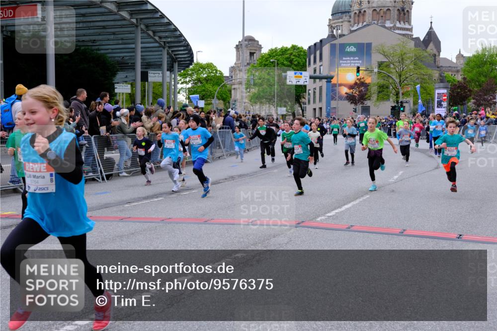 25.04.2026 - Das Zehntel Tim E. http://msf.ph/oto/9576375 25.04.2026 10:56:42 Ziel 5000, 5531, 5567, 5571, 5617, 5657, 5661, 5708, 5709, 5746, 5749, 5764, 5773, 5836, 5854, 5855, 5856, 5929, 6149, 6187, 6207, 6279, 6403, 6477, 6482, 6502, 6619, 6627, 6628, 6637, 6644, 6645, 6652, 6655, 6670, 6716, 6756, 6859, 6873, 6882, 6915, 6916, 6996, 7027, 7125, 7141, 7576, 7665, 7714, 7727, 7802, 7947, 7959, 8013, 8043 meine-sportfotos.de