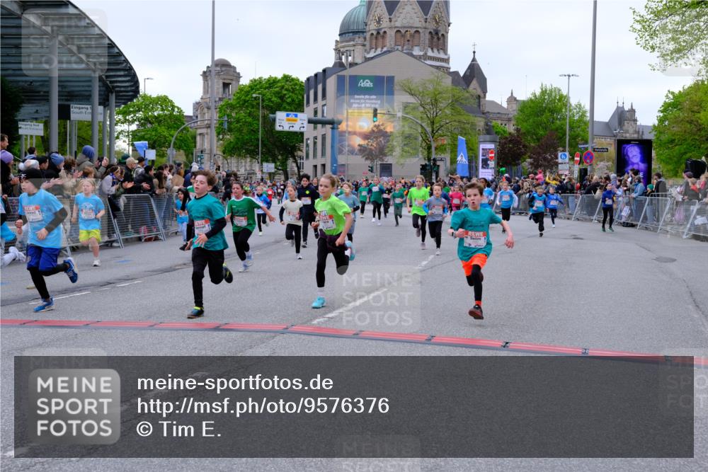 25.04.2026 - Das Zehntel Tim E. http://msf.ph/oto/9576376 25.04.2026 10:56:42 Ziel 5000, 5531, 5567, 5571, 5617, 5657, 5661, 5708, 5709, 5746, 5749, 5764, 5773, 5836, 5854, 5855, 5856, 5929, 6149, 6187, 6207, 6279, 6403, 6477, 6482, 6502, 6619, 6627, 6628, 6637, 6644, 6645, 6652, 6655, 6670, 6716, 6756, 6859, 6873, 6882, 6915, 6916, 6996, 7027, 7125, 7141, 7576, 7665, 7714, 7727, 7802, 7947, 7959, 8013, 8043 meine-sportfotos.de