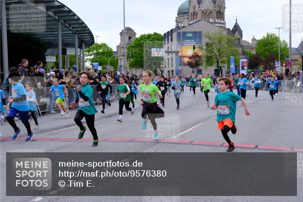 25.04.2026 - Das Zehntel Tim E. http://msf.ph/oto/9576380 25.04.2026 10:56:43 Ziel 5531, 5567, 5571, 5617, 5657, 5661, 5708, 5709, 5746, 5749, 5764, 5836, 5854, 5855, 5856, 5929, 6149, 6187, 6207, 6279, 6477, 6482, 6502, 6619, 6627, 6628, 6637, 6644, 6645, 6652, 6655, 6670, 6716, 6756, 6859, 6873, 6882, 6903, 6915, 6996, 7125, 7141, 7576, 7665, 7714, 7727, 7802, 7888, 7932, 7947, 7959, 8043 meine-sportfotos.de