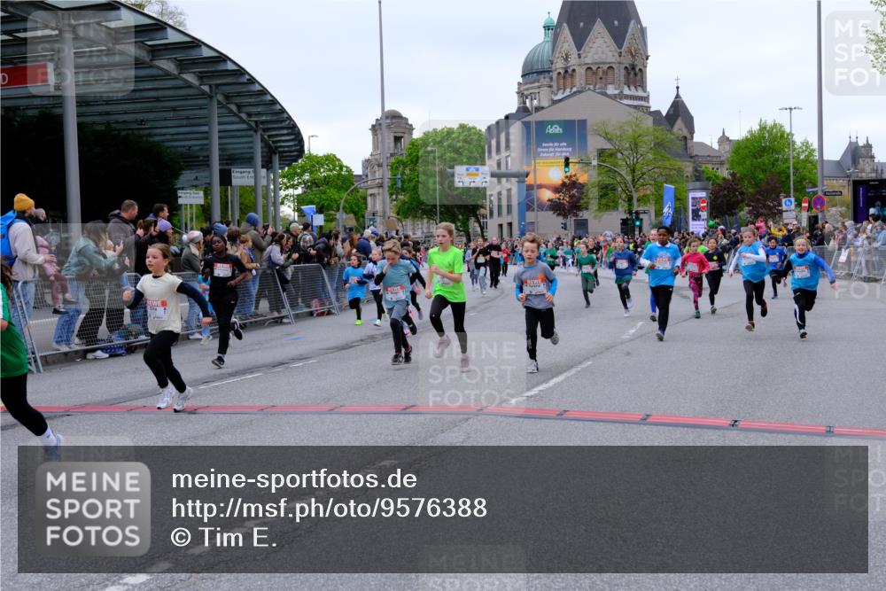 25.04.2026 - Das Zehntel Tim E. http://msf.ph/oto/9576388 25.04.2026 10:56:44 Ziel 5441, 5531, 5567, 5571, 5617, 5657, 5661, 5708, 5709, 5746, 5749, 5764, 5836, 5854, 5855, 5856, 5929, 6149, 6187, 6207, 6279, 6294, 6309, 6477, 6482, 6502, 6619, 6627, 6628, 6637, 6644, 6645, 6652, 6655, 6670, 6716, 6756, 6859, 6873, 6882, 6903, 6915, 6996, 7072, 7125, 7141, 7576, 7665, 7714, 7727, 7802, 7888, 7932, 7947, 7959 meine-sportfotos.de