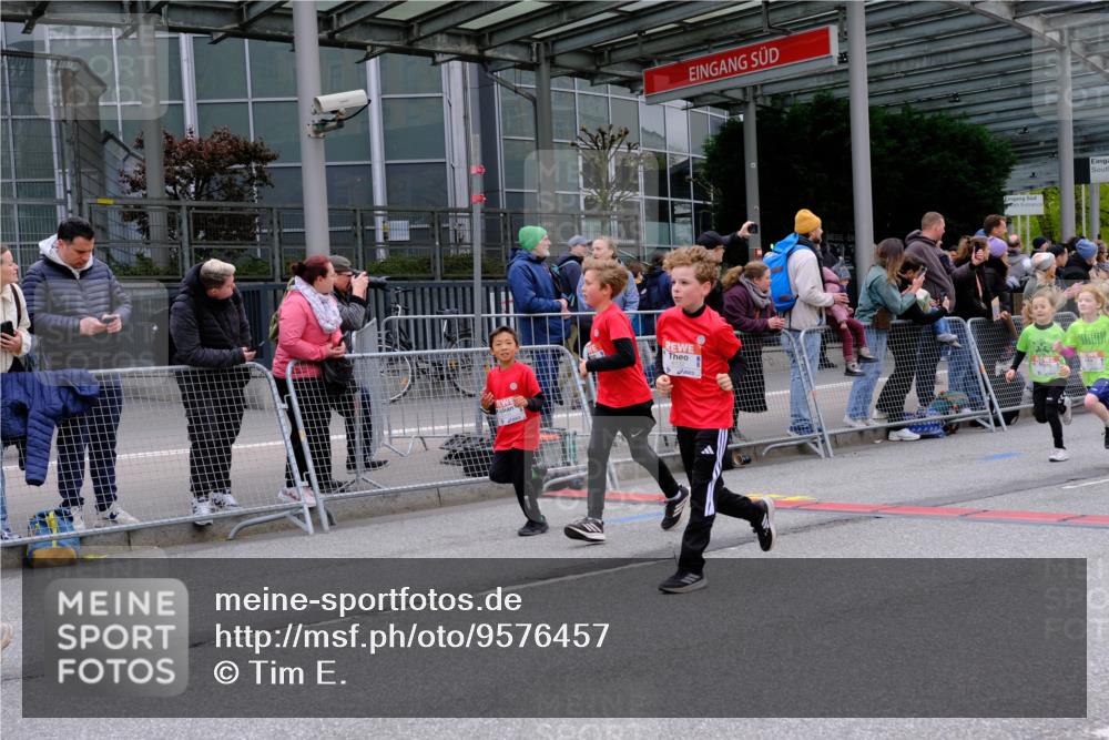 25.04.2026 - Das Zehntel Tim E. http://msf.ph/oto/9576457 25.04.2026 10:56:59 Ziel 5097, 5102, 5290, 5308, 5386, 5463, 5561, 5735, 5780, 5789, 5804, 5839, 5859, 5861, 5867, 6130, 6132, 6133, 6143, 6215, 6280, 6861, 6891, 7060, 7291, 7302, 7537, 7560, 7639, 7705, 7711, 7811, 7861, 8020 meine-sportfotos.de