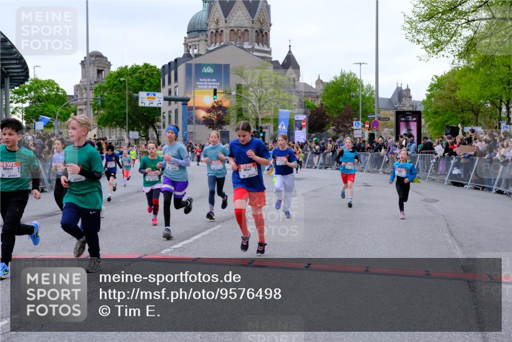 25.04.2026 - Das Zehntel Tim E. http://msf.ph/oto/9576498 25.04.2026 10:57:09 Ziel 5093, 5290, 5302, 5308, 5384, 5401, 5409, 5419, 5437, 5451, 5463, 5678, 5830, 6004, 6122, 6126, 6228, 6234, 6275, 6330, 6413, 6820, 6852, 7427, 7455, 7464, 7497, 7506, 7509, 7537, 7553, 7557, 7560, 7575, 7583, 7705, 7711, 7853, 7861, 7926, 7962, 7987, 8020 meine-sportfotos.de