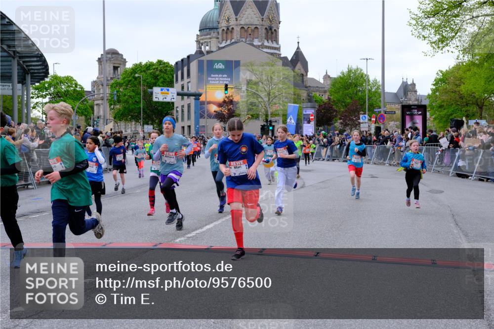25.04.2026 - Das Zehntel Tim E. http://msf.ph/oto/9576500 25.04.2026 10:57:09 Ziel 5093, 5290, 5302, 5308, 5384, 5401, 5409, 5419, 5437, 5451, 5463, 5678, 5830, 6004, 6122, 6126, 6228, 6234, 6275, 6330, 6413, 6820, 6852, 7427, 7455, 7464, 7497, 7506, 7509, 7537, 7553, 7557, 7560, 7575, 7583, 7705, 7711, 7853, 7861, 7926, 7962, 7987, 8020 meine-sportfotos.de