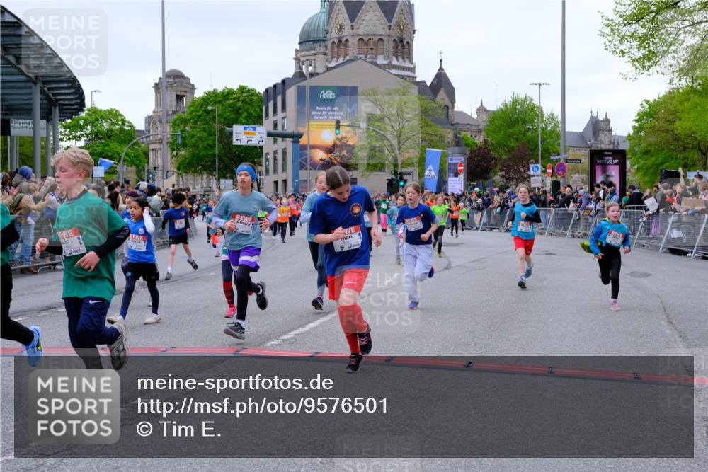 25.04.2026 - Das Zehntel Tim E. http://msf.ph/oto/9576501 25.04.2026 10:57:09 Ziel 5093, 5290, 5302, 5308, 5384, 5401, 5409, 5419, 5437, 5451, 5463, 5678, 5830, 6004, 6122, 6126, 6228, 6234, 6275, 6330, 6413, 6820, 6852, 7427, 7455, 7464, 7497, 7506, 7509, 7537, 7553, 7557, 7560, 7575, 7583, 7705, 7711, 7853, 7861, 7926, 7962, 7987, 8020 meine-sportfotos.de