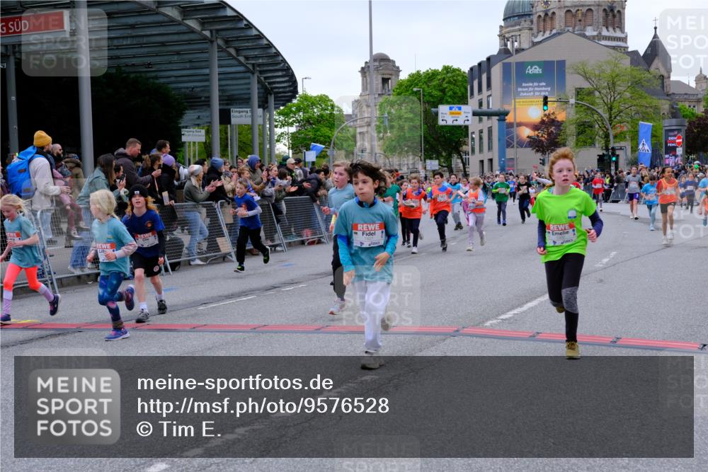 25.04.2026 - Das Zehntel Tim E. http://msf.ph/oto/9576528 25.04.2026 10:57:14 Ziel 5302, 5374, 5384, 5401, 5409, 5419, 5437, 5451, 5522, 5528, 5678, 5821, 5830, 5831, 6004, 6122, 6126, 6330, 6413, 6737, 6751, 6877, 6901, 7065, 7079, 7134, 7224, 7374, 7377, 7396, 7398, 7401, 7406, 7427, 7455, 7464, 7506, 7575, 7583, 7853, 7926, 7958, 7962, 7987 meine-sportfotos.de