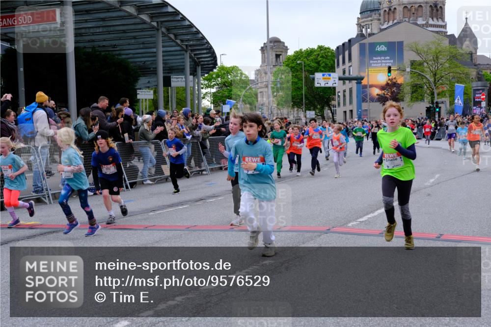 25.04.2026 - Das Zehntel Tim E. http://msf.ph/oto/9576529 25.04.2026 10:57:14 Ziel 5302, 5374, 5384, 5401, 5409, 5419, 5437, 5451, 5522, 5528, 5678, 5821, 5830, 5831, 6004, 6122, 6126, 6330, 6413, 6737, 6751, 6877, 6901, 7065, 7079, 7134, 7224, 7374, 7377, 7396, 7398, 7401, 7406, 7427, 7455, 7464, 7506, 7575, 7583, 7853, 7926, 7958, 7962, 7987 meine-sportfotos.de
