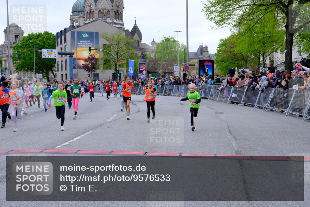 25.04.2026 - Das Zehntel Tim E. http://msf.ph/oto/9576533 25.04.2026 10:57:15 Ziel 5302, 5374, 5384, 5401, 5409, 5419, 5437, 5451, 5522, 5528, 5678, 5821, 5830, 5831, 6004, 6330, 6413, 6728, 6737, 6751, 6877, 6901, 7065, 7079, 7134, 7224, 7374, 7377, 7396, 7398, 7401, 7406, 7413, 7427, 7455, 7464, 7506, 7575, 7583, 7853, 7926, 7958, 7962, 7987 meine-sportfotos.de