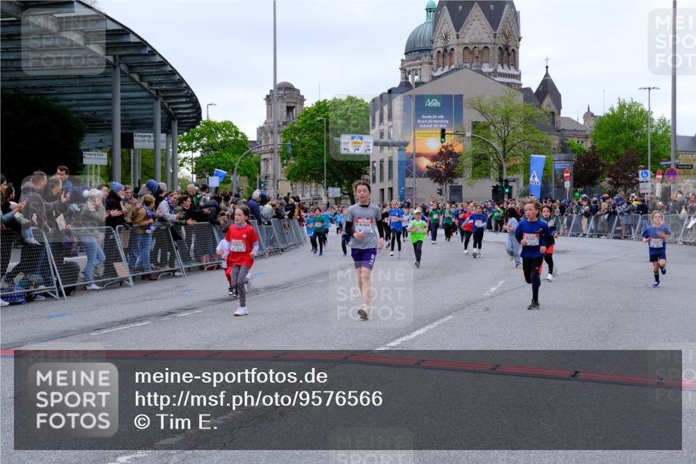 25.04.2026 - Das Zehntel Tim E. http://msf.ph/oto/9576566 25.04.2026 10:57:22 Ziel 5013, 5333, 5338, 5374, 5522, 5528, 5821, 5831, 5955, 6120, 6134, 6138, 6169, 6175, 6235, 6335, 6728, 6737, 6751, 6877, 6901, 7065, 7070, 7079, 7134, 7222, 7224, 7374, 7377, 7396, 7398, 7401, 7406, 7413, 7958, 8016 meine-sportfotos.de