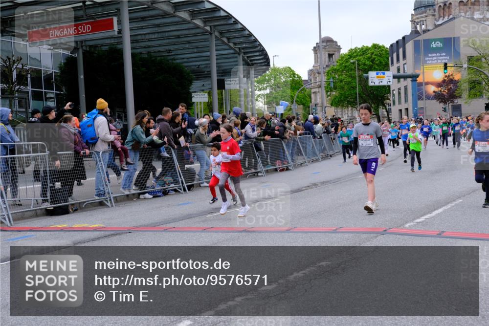 25.04.2026 - Das Zehntel Tim E. http://msf.ph/oto/9576571 25.04.2026 10:57:23 Ziel 5013, 5333, 5338, 5374, 5442, 5522, 5528, 5619, 5821, 5831, 5955, 6120, 6134, 6138, 6169, 6175, 6235, 6335, 6728, 6737, 6751, 6877, 6901, 7065, 7070, 7079, 7134, 7222, 7224, 7374, 7377, 7396, 7398, 7401, 7413, 7682, 7958, 8016 meine-sportfotos.de