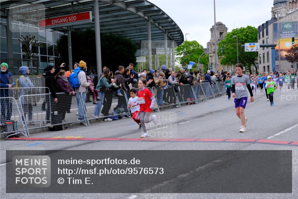 25.04.2026 - Das Zehntel Tim E. http://msf.ph/oto/9576573 25.04.2026 10:57:23 Ziel 5013, 5333, 5338, 5374, 5442, 5522, 5528, 5619, 5821, 5831, 5955, 6120, 6134, 6138, 6169, 6175, 6235, 6335, 6728, 6737, 6751, 6877, 6901, 7065, 7070, 7079, 7134, 7222, 7224, 7374, 7377, 7396, 7398, 7401, 7413, 7682, 7958, 8016 meine-sportfotos.de