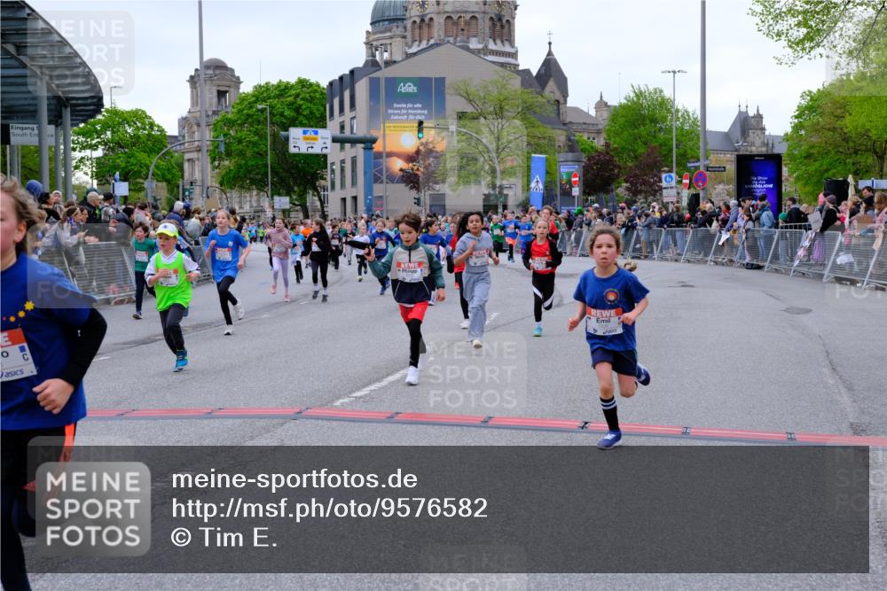 25.04.2026 - Das Zehntel Tim E. http://msf.ph/oto/9576582 25.04.2026 10:57:25 Ziel 5013, 5047, 5333, 5338, 5417, 5442, 5522, 5619, 5818, 5821, 5831, 5955, 6120, 6134, 6138, 6169, 6175, 6235, 6335, 6630, 6728, 6737, 6751, 6877, 6901, 7070, 7134, 7222, 7224, 7413, 7682, 7867, 8016, 8046, 8047 meine-sportfotos.de
