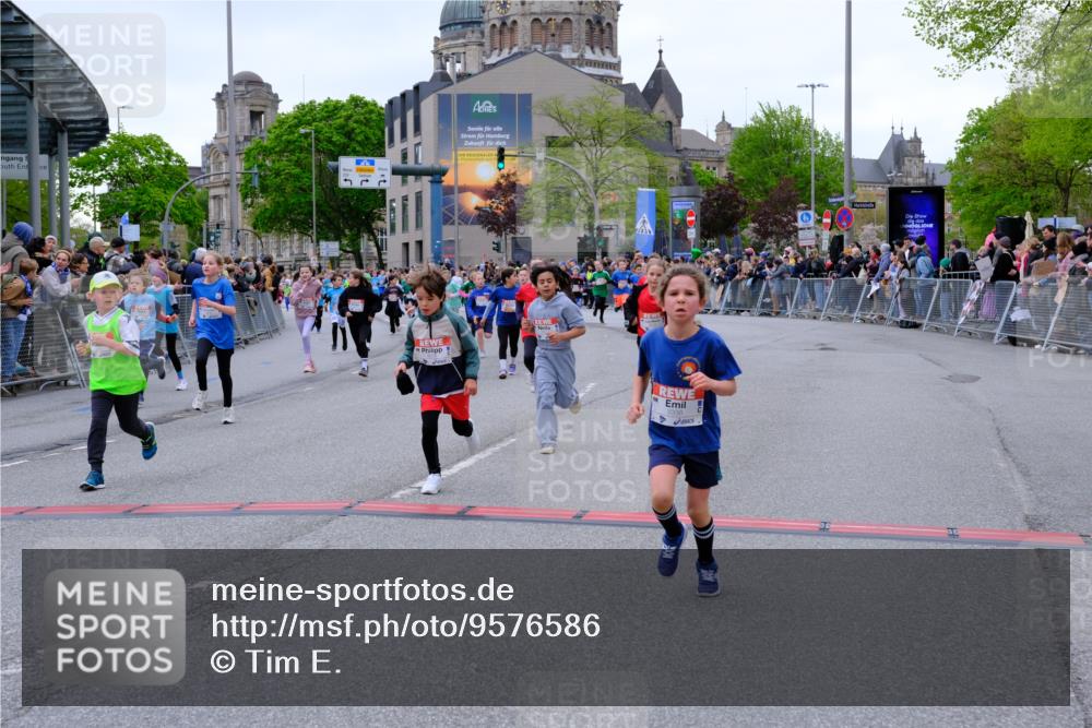 25.04.2026 - Das Zehntel Tim E. http://msf.ph/oto/9576586 25.04.2026 10:57:26 Ziel 5013, 5047, 5333, 5338, 5417, 5430, 5442, 5522, 5546, 5619, 5818, 5955, 5967, 6120, 6134, 6138, 6169, 6175, 6235, 6335, 6630, 6728, 6737, 6751, 6877, 6888, 6899, 6901, 7070, 7134, 7222, 7413, 7682, 7867, 8016, 8046, 8047 meine-sportfotos.de