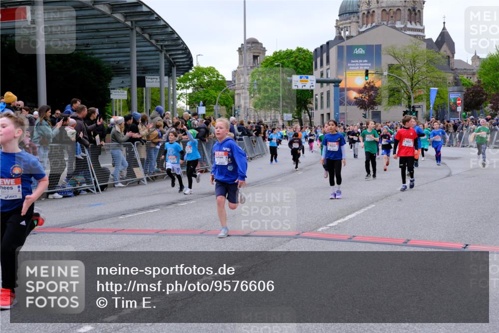 25.04.2026 - Das Zehntel Tim E. http://msf.ph/oto/9576606 25.04.2026 10:57:29 Ziel 5013, 5047, 5333, 5338, 5417, 5430, 5442, 5540, 5545, 5546, 5547, 5619, 5818, 5955, 5967, 6120, 6134, 6138, 6171, 6235, 6328, 6335, 6338, 6630, 6888, 6899, 7070, 7222, 7682, 7867, 7906, 8014, 8016, 8029, 8046, 8047 meine-sportfotos.de
