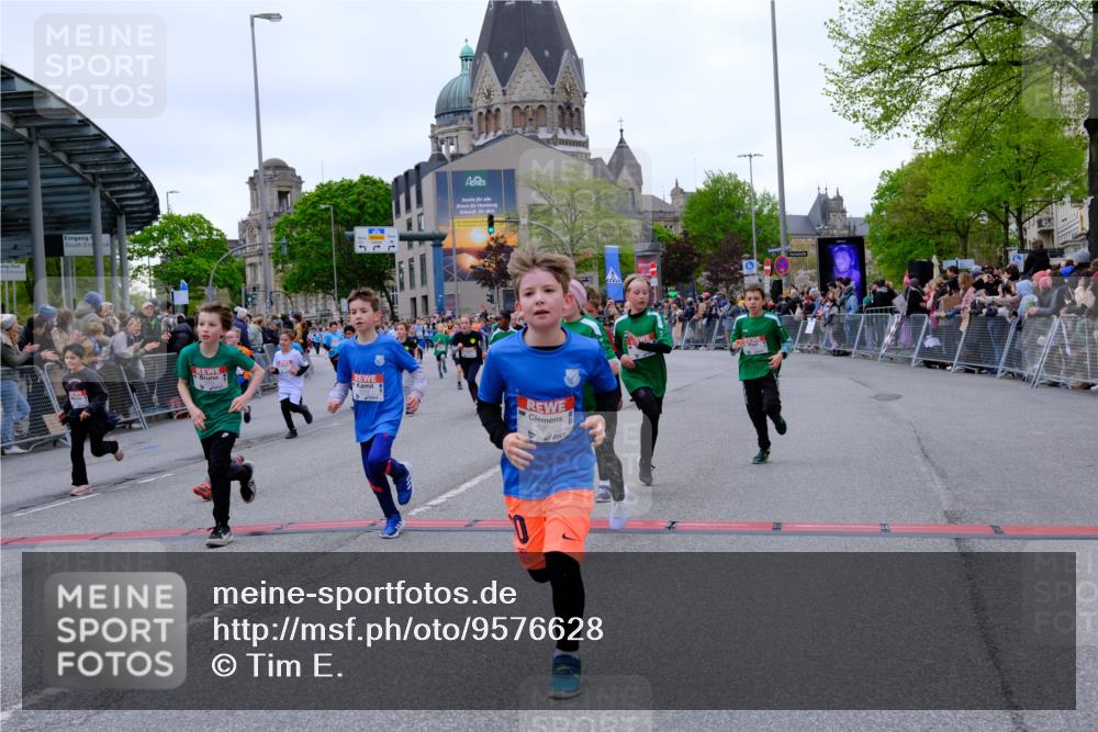 25.04.2026 - Das Zehntel Tim E. http://msf.ph/oto/9576628 25.04.2026 10:57:33 Ziel 5047, 5135, 5168, 5417, 5430, 5442, 5535, 5537, 5540, 5545, 5546, 5547, 5619, 5818, 5955, 5967, 6120, 6134, 6171, 6181, 6328, 6335, 6338, 6622, 6625, 6630, 6639, 6640, 6867, 6888, 6897, 6899, 6904, 7007, 7070, 7682, 7772, 7798, 7867, 7906, 8014, 8016, 8029, 8046, 8047 meine-sportfotos.de
