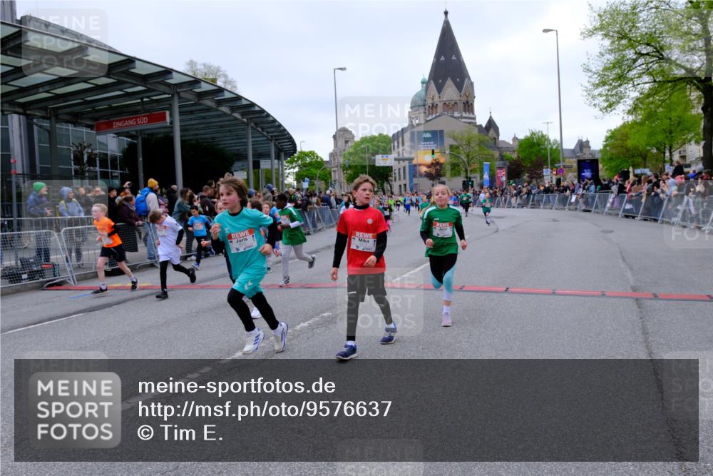 25.04.2026 - Das Zehntel Tim E. http://msf.ph/oto/9576637 25.04.2026 10:57:36 Ziel 5047, 5135, 5168, 5417, 5430, 5535, 5537, 5540, 5545, 5546, 5547, 5815, 5818, 5837, 5967, 6171, 6181, 6328, 6331, 6338, 6440, 6614, 6622, 6625, 6630, 6639, 6640, 6867, 6888, 6897, 6899, 6904, 7007, 7772, 7798, 7867, 7906, 8014, 8029, 8046, 8047 meine-sportfotos.de