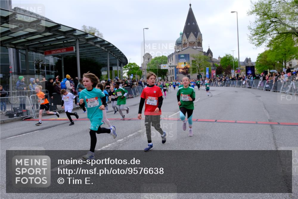 25.04.2026 - Das Zehntel Tim E. http://msf.ph/oto/9576638 25.04.2026 10:57:36 Ziel 5047, 5135, 5168, 5417, 5430, 5535, 5537, 5540, 5545, 5546, 5547, 5815, 5818, 5837, 5967, 6171, 6181, 6328, 6331, 6338, 6440, 6614, 6622, 6625, 6630, 6639, 6640, 6867, 6888, 6897, 6899, 6904, 7007, 7772, 7798, 7867, 7906, 8014, 8029, 8046, 8047 meine-sportfotos.de