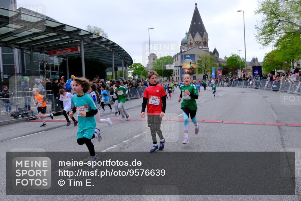 25.04.2026 - Das Zehntel Tim E. http://msf.ph/oto/9576639 25.04.2026 10:57:36 Ziel 5047, 5135, 5168, 5417, 5430, 5535, 5537, 5540, 5545, 5546, 5547, 5815, 5818, 5837, 5967, 6171, 6181, 6328, 6331, 6338, 6440, 6614, 6622, 6625, 6630, 6639, 6640, 6867, 6888, 6897, 6899, 6904, 7007, 7772, 7798, 7867, 7906, 8014, 8029, 8046, 8047 meine-sportfotos.de