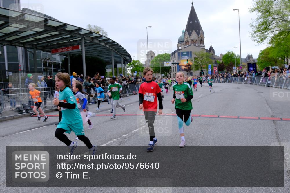 25.04.2026 - Das Zehntel Tim E. http://msf.ph/oto/9576640 25.04.2026 10:57:36 Ziel 5047, 5135, 5168, 5417, 5430, 5535, 5537, 5540, 5545, 5546, 5547, 5815, 5818, 5837, 5967, 6171, 6181, 6328, 6331, 6338, 6440, 6614, 6622, 6625, 6630, 6639, 6640, 6867, 6888, 6897, 6899, 6904, 7007, 7772, 7798, 7867, 7906, 8014, 8029, 8046, 8047 meine-sportfotos.de