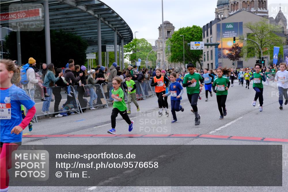 25.04.2026 - Das Zehntel Tim E. http://msf.ph/oto/9576658 25.04.2026 10:57:42 Ziel 5071, 5135, 5168, 5223, 5291, 5354, 5372, 5472, 5535, 5537, 5539, 5543, 5554, 5806, 5815, 5816, 5832, 5837, 6181, 6331, 6418, 6440, 6614, 6622, 6625, 6634, 6639, 6640, 6867, 6897, 6904, 6947, 7007, 7261, 7375, 7392, 7694, 7772, 7798, 8002, 8005 meine-sportfotos.de