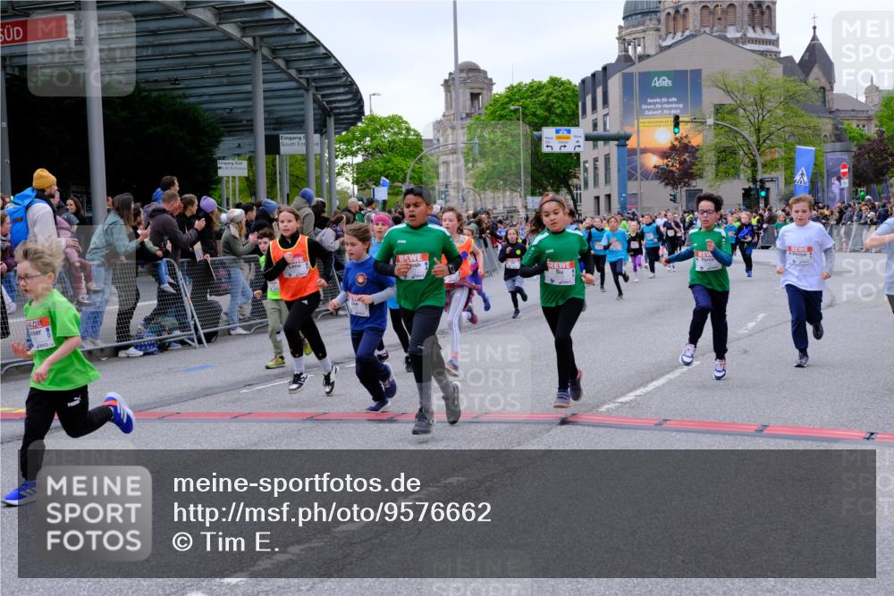 25.04.2026 - Das Zehntel Tim E. http://msf.ph/oto/9576662 25.04.2026 10:57:42 Ziel 5071, 5135, 5168, 5223, 5291, 5354, 5372, 5472, 5535, 5537, 5539, 5543, 5554, 5806, 5815, 5816, 5832, 5837, 6181, 6331, 6418, 6440, 6614, 6622, 6625, 6634, 6639, 6640, 6867, 6897, 6904, 6947, 7007, 7261, 7375, 7392, 7694, 7772, 7798, 8002, 8005 meine-sportfotos.de