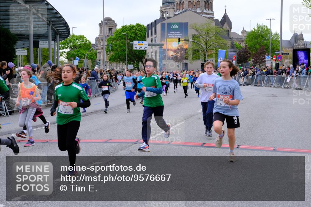 25.04.2026 - Das Zehntel Tim E. http://msf.ph/oto/9576667 25.04.2026 10:57:43 Ziel 5071, 5135, 5168, 5223, 5291, 5354, 5372, 5472, 5535, 5539, 5543, 5554, 5806, 5810, 5815, 5816, 5832, 5837, 6331, 6418, 6440, 6614, 6634, 6640, 6867, 6897, 6904, 6947, 7007, 7261, 7375, 7392, 7694, 7772, 7798, 7895, 8002, 8005 meine-sportfotos.de