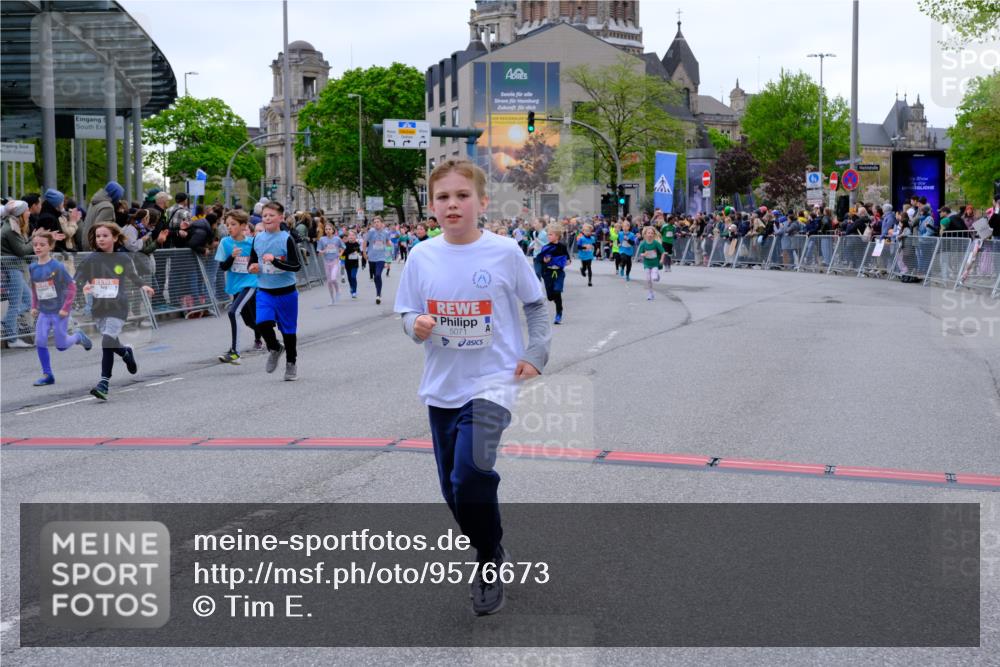 25.04.2026 - Das Zehntel Tim E. http://msf.ph/oto/9576673 25.04.2026 10:57:44 Ziel 5071, 5168, 5223, 5291, 5354, 5372, 5472, 5476, 5539, 5543, 5554, 5677, 5806, 5810, 5815, 5816, 5832, 5837, 6331, 6408, 6411, 6418, 6440, 6614, 6634, 6715, 6749, 6867, 6897, 6947, 7007, 7261, 7375, 7392, 7694, 7772, 7796, 7798, 7895, 8002, 8005 meine-sportfotos.de