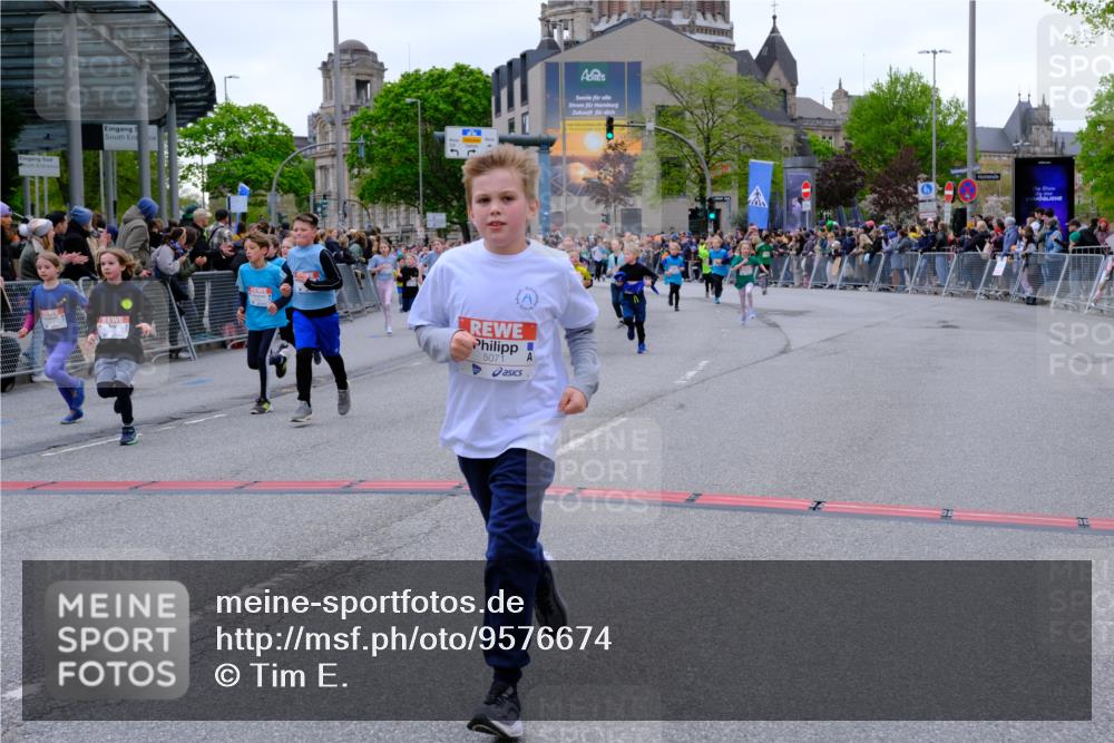 25.04.2026 - Das Zehntel Tim E. http://msf.ph/oto/9576674 25.04.2026 10:57:44 Ziel 5071, 5168, 5223, 5291, 5354, 5372, 5472, 5476, 5539, 5543, 5554, 5677, 5806, 5810, 5815, 5816, 5832, 5837, 6331, 6408, 6411, 6418, 6440, 6614, 6634, 6715, 6749, 6867, 6897, 6947, 7007, 7261, 7375, 7392, 7694, 7772, 7796, 7798, 7895, 8002, 8005 meine-sportfotos.de