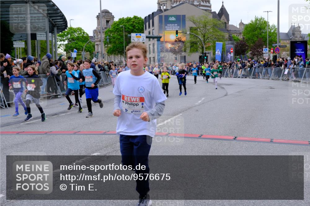 25.04.2026 - Das Zehntel Tim E. http://msf.ph/oto/9576675 25.04.2026 10:57:44 Ziel 5071, 5168, 5223, 5291, 5354, 5372, 5472, 5476, 5539, 5543, 5554, 5677, 5806, 5810, 5815, 5816, 5832, 5837, 6331, 6408, 6411, 6418, 6440, 6614, 6634, 6715, 6749, 6867, 6897, 6947, 7007, 7261, 7375, 7392, 7694, 7772, 7796, 7798, 7895, 8002, 8005 meine-sportfotos.de