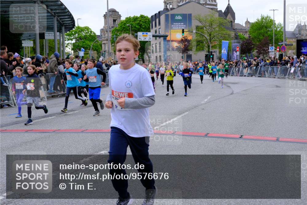 25.04.2026 - Das Zehntel Tim E. http://msf.ph/oto/9576676 25.04.2026 10:57:45 Ziel 5071, 5168, 5223, 5291, 5354, 5372, 5472, 5476, 5539, 5543, 5554, 5677, 5806, 5810, 5815, 5816, 5832, 5837, 6331, 6408, 6411, 6418, 6440, 6614, 6634, 6708, 6715, 6747, 6749, 6947, 7007, 7261, 7322, 7375, 7392, 7694, 7772, 7796, 7798, 7895, 8002, 8005 meine-sportfotos.de