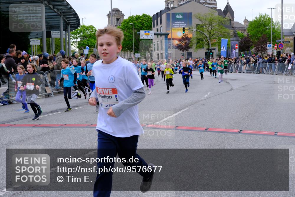25.04.2026 - Das Zehntel Tim E. http://msf.ph/oto/9576677 25.04.2026 10:57:45 Ziel 5071, 5168, 5223, 5291, 5354, 5372, 5472, 5476, 5539, 5543, 5554, 5677, 5806, 5810, 5815, 5816, 5832, 5837, 6331, 6408, 6411, 6418, 6440, 6614, 6634, 6708, 6715, 6747, 6749, 6947, 7007, 7261, 7322, 7375, 7392, 7694, 7772, 7796, 7798, 7895, 8002, 8005 meine-sportfotos.de
