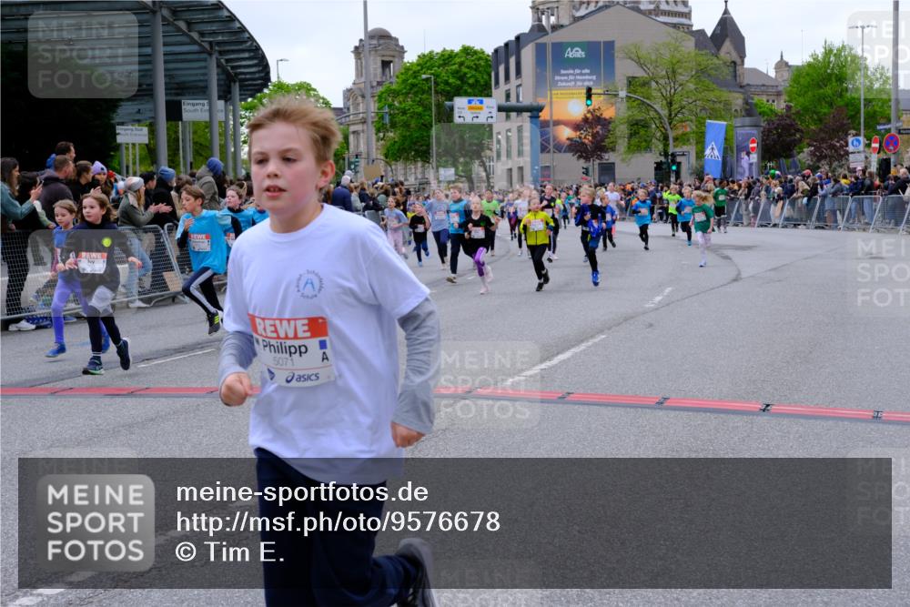 25.04.2026 - Das Zehntel Tim E. http://msf.ph/oto/9576678 25.04.2026 10:57:45 Ziel 5071, 5168, 5223, 5291, 5354, 5372, 5472, 5476, 5539, 5543, 5554, 5677, 5806, 5810, 5815, 5816, 5832, 5837, 6331, 6408, 6411, 6418, 6440, 6614, 6634, 6708, 6715, 6747, 6749, 6947, 7007, 7261, 7322, 7375, 7392, 7694, 7772, 7796, 7798, 7895, 8002, 8005 meine-sportfotos.de