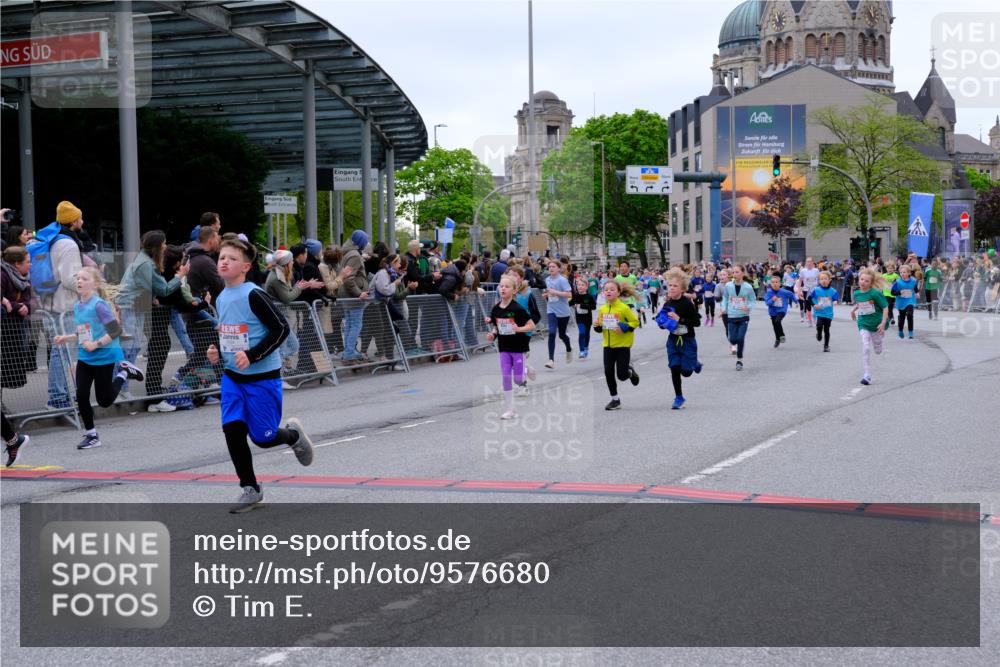 25.04.2026 - Das Zehntel Tim E. http://msf.ph/oto/9576680 25.04.2026 10:57:46 Ziel 5071, 5223, 5291, 5354, 5372, 5472, 5476, 5539, 5543, 5554, 5665, 5677, 5806, 5810, 5815, 5816, 5832, 5837, 6331, 6408, 6411, 6418, 6440, 6603, 6614, 6634, 6708, 6715, 6747, 6749, 6947, 7231, 7261, 7322, 7375, 7392, 7694, 7796, 7895, 8002, 8005 meine-sportfotos.de