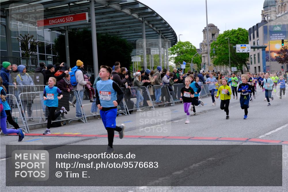 25.04.2026 - Das Zehntel Tim E. http://msf.ph/oto/9576683 25.04.2026 10:57:46 Ziel 5071, 5223, 5291, 5354, 5372, 5472, 5476, 5539, 5543, 5554, 5665, 5677, 5806, 5810, 5815, 5816, 5832, 5837, 6331, 6408, 6411, 6418, 6440, 6603, 6614, 6634, 6708, 6715, 6747, 6749, 6947, 7231, 7261, 7322, 7375, 7392, 7694, 7796, 7895, 8002, 8005 meine-sportfotos.de