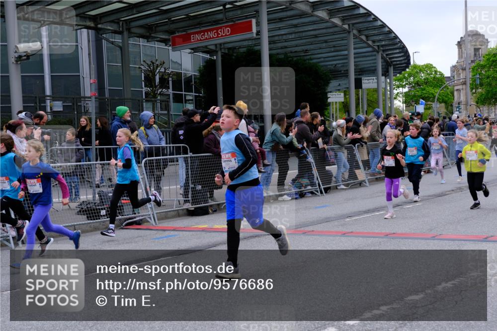 25.04.2026 - Das Zehntel Tim E. http://msf.ph/oto/9576686 25.04.2026 10:57:46 Ziel 5071, 5223, 5291, 5354, 5372, 5472, 5476, 5539, 5543, 5554, 5665, 5677, 5806, 5810, 5815, 5816, 5832, 5837, 6331, 6408, 6411, 6418, 6440, 6603, 6614, 6634, 6708, 6715, 6747, 6749, 6947, 7231, 7261, 7322, 7375, 7392, 7694, 7796, 7895, 8002, 8005 meine-sportfotos.de
