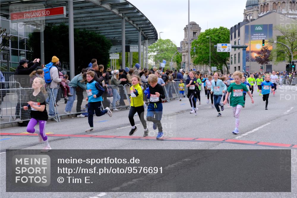 25.04.2026 - Das Zehntel Tim E. http://msf.ph/oto/9576691 25.04.2026 10:57:47 Ziel 5002, 5071, 5223, 5291, 5354, 5372, 5472, 5476, 5539, 5543, 5554, 5665, 5677, 5806, 5810, 5815, 5816, 5832, 5837, 5973, 6331, 6408, 6411, 6418, 6603, 6634, 6708, 6715, 6747, 6749, 6947, 7037, 7231, 7242, 7261, 7322, 7375, 7392, 7694, 7796, 7895, 8002, 8005 meine-sportfotos.de